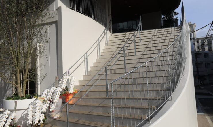 名古屋市の螺旋階段手摺。設計から工場製作、現場施工まで１社でやりました。東海地方で金属工事ならおまかせください。